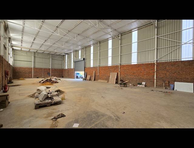 520M² WAREHOUSE TO LET IN SEBENZA